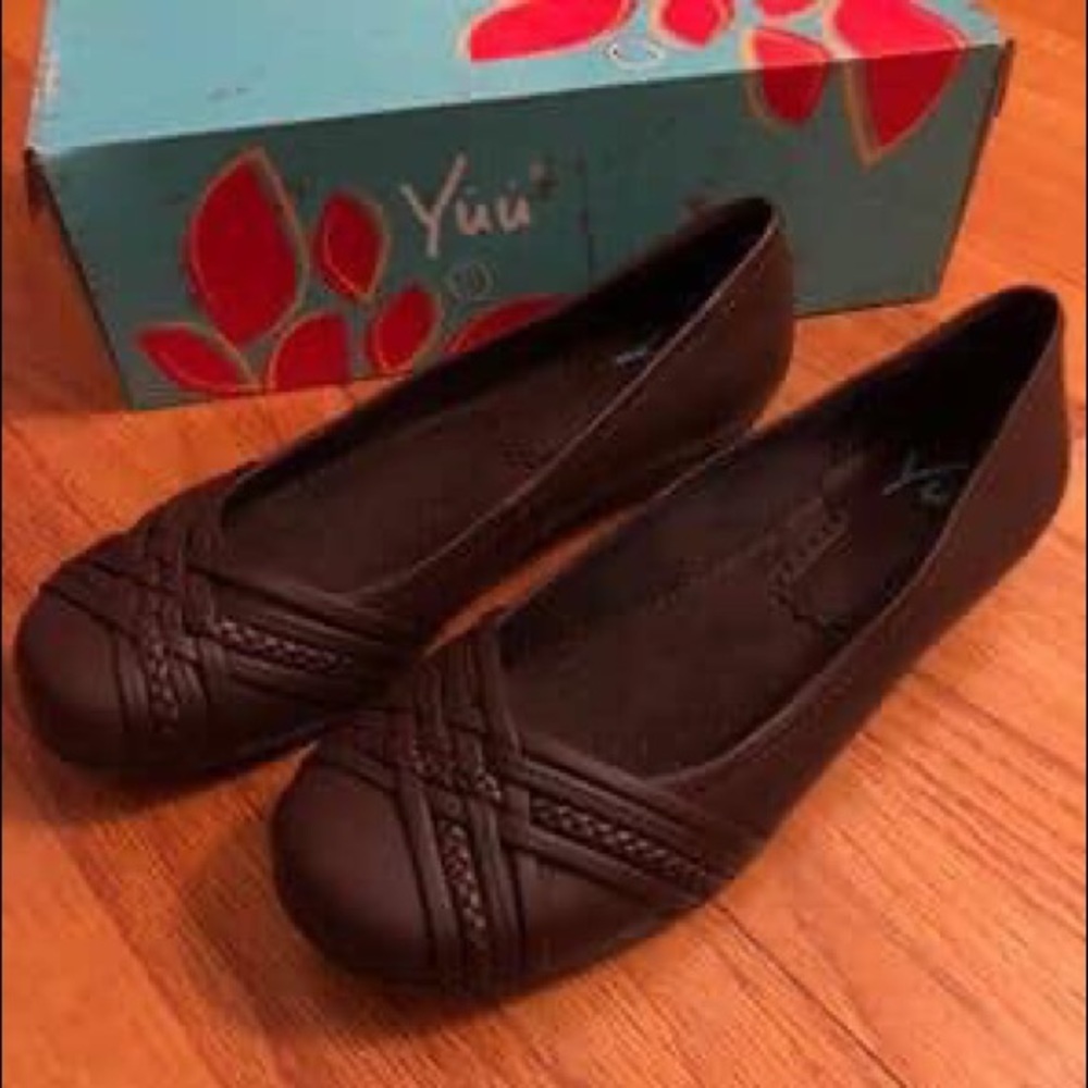 Brown everyday flats